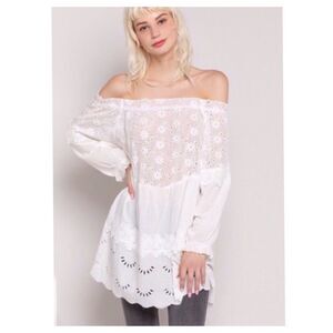 white Off Shoulder Tunic w Lace Trim & 3/4 Sleeves